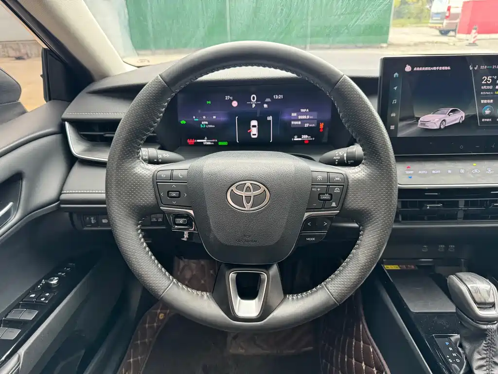 Toyota Camry — фото 5