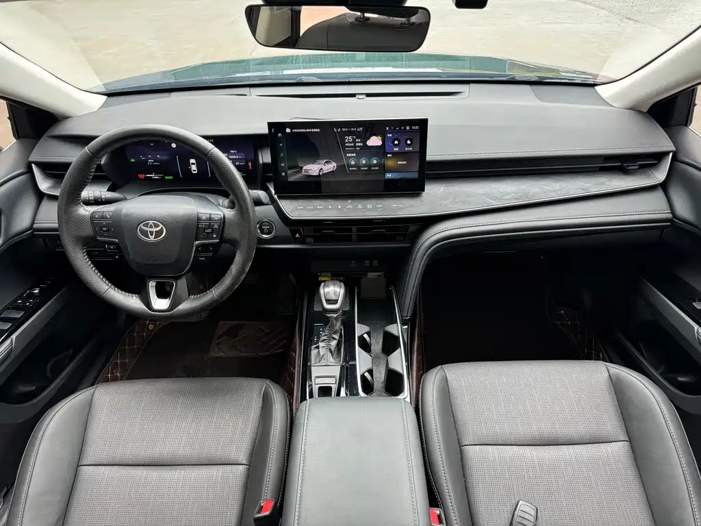 Toyota Camry — фото 6
