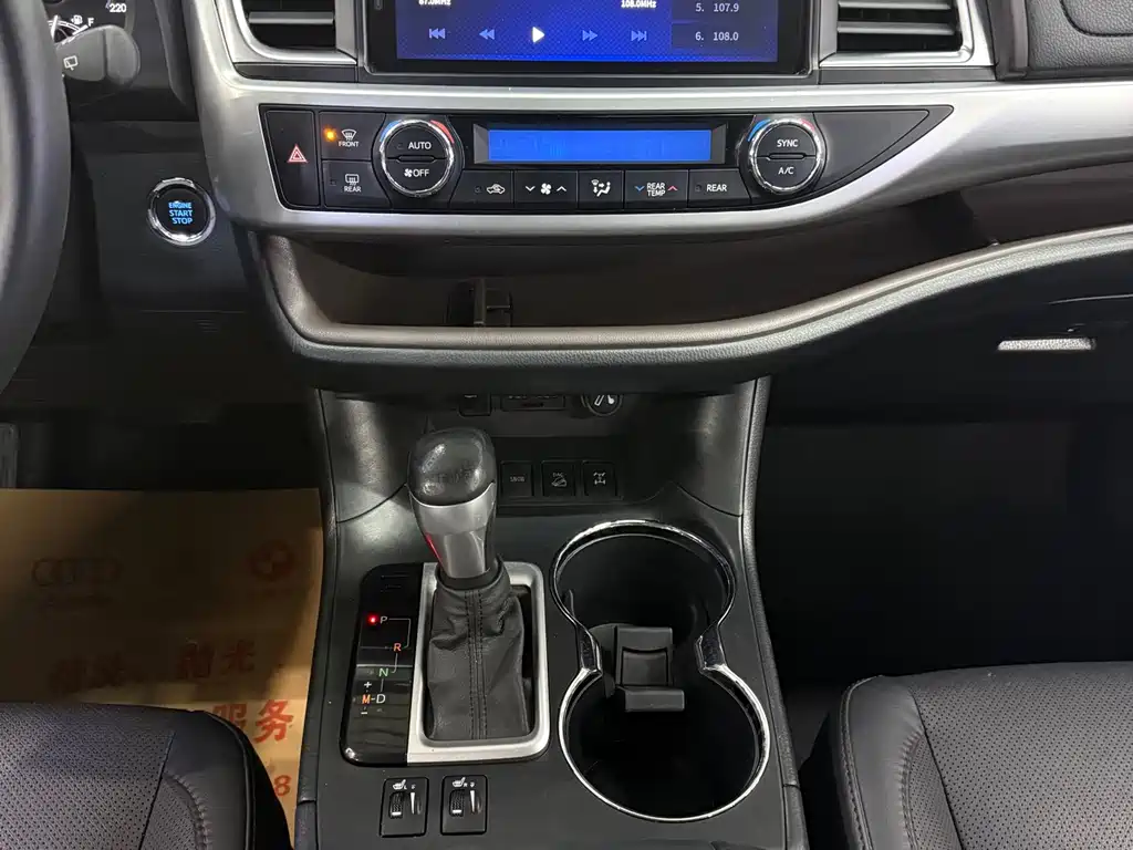 Toyota Highlander — фото 10