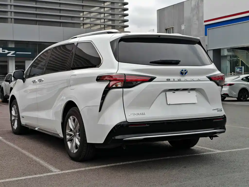 Toyota Sienna — фото 18