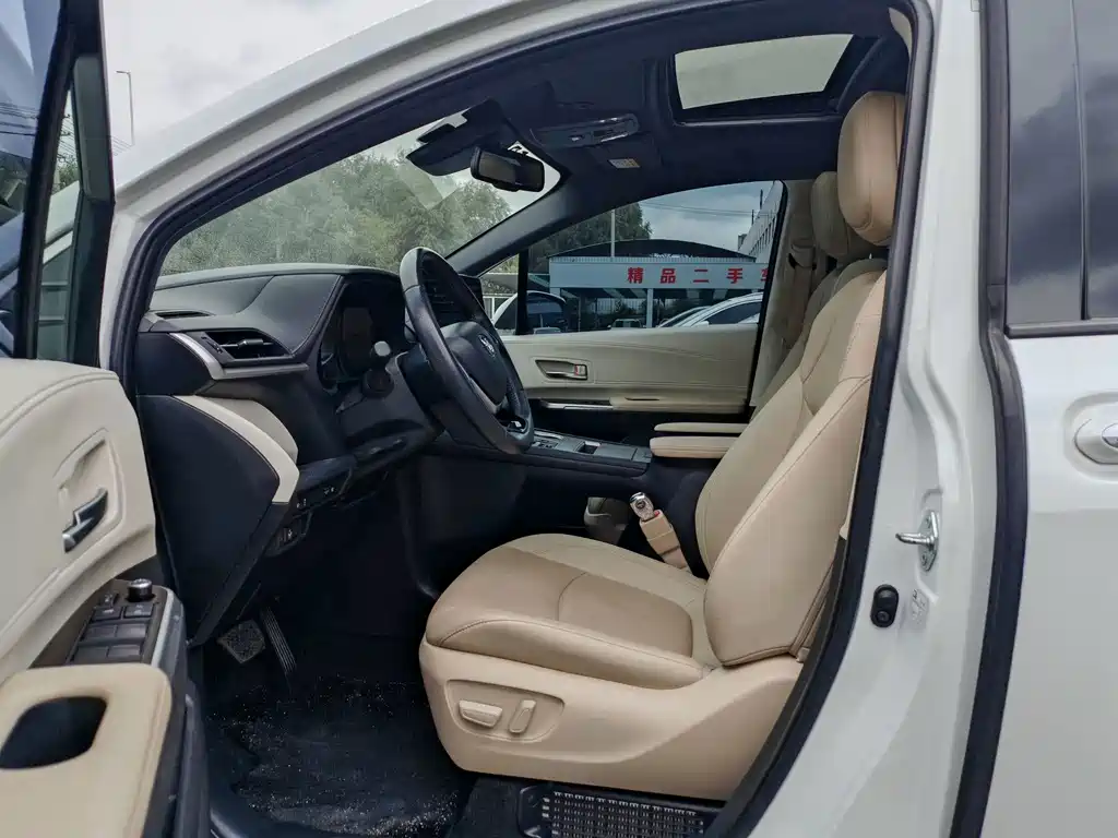 Toyota Sienna — фото 4