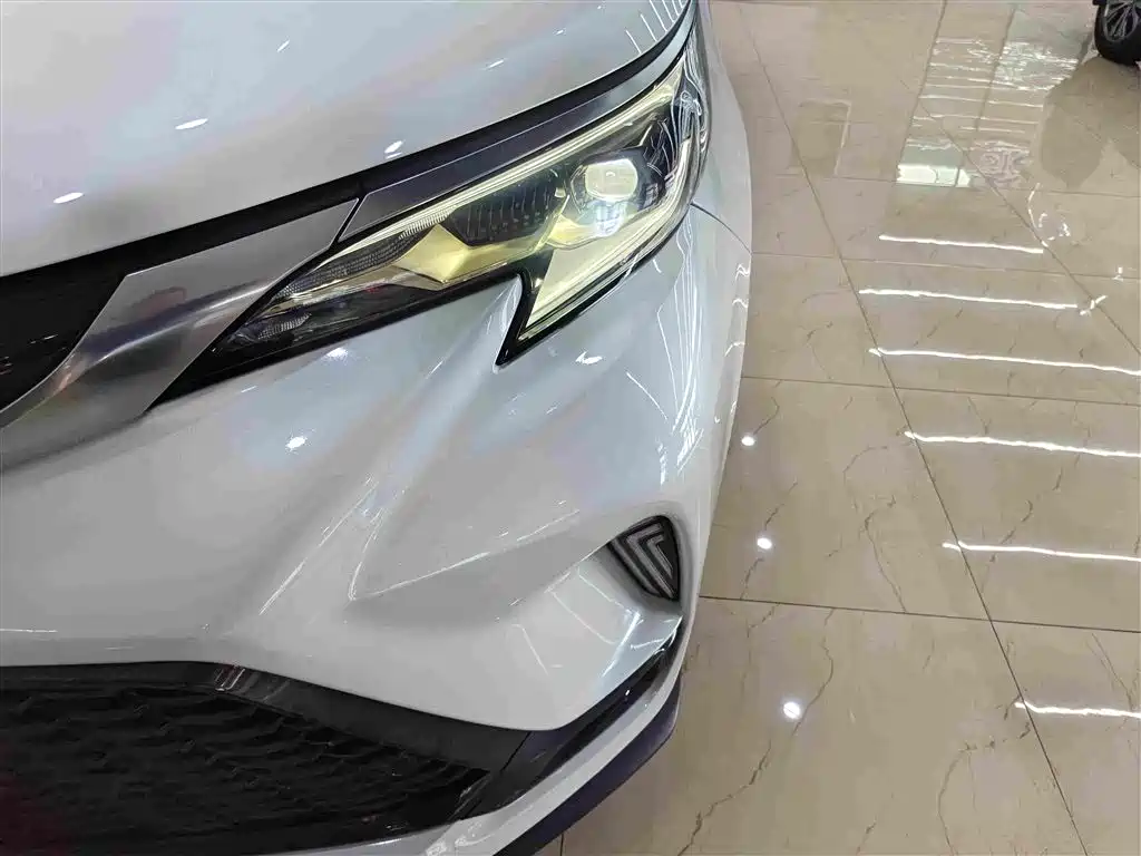 Toyota Granvia — фото 11
