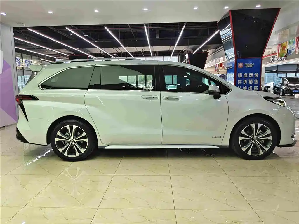 Toyota Granvia — фото 15