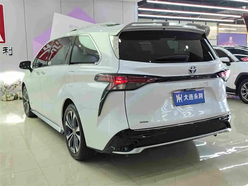 Toyota Granvia — фото 19