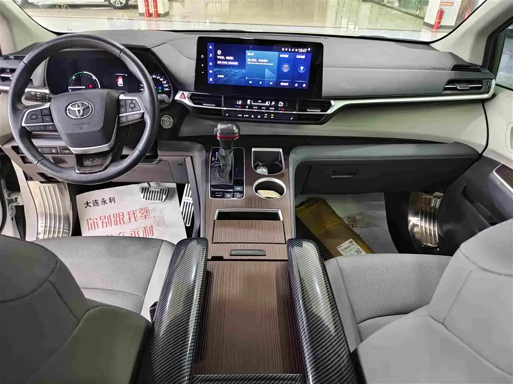 Toyota Granvia — фото 6
