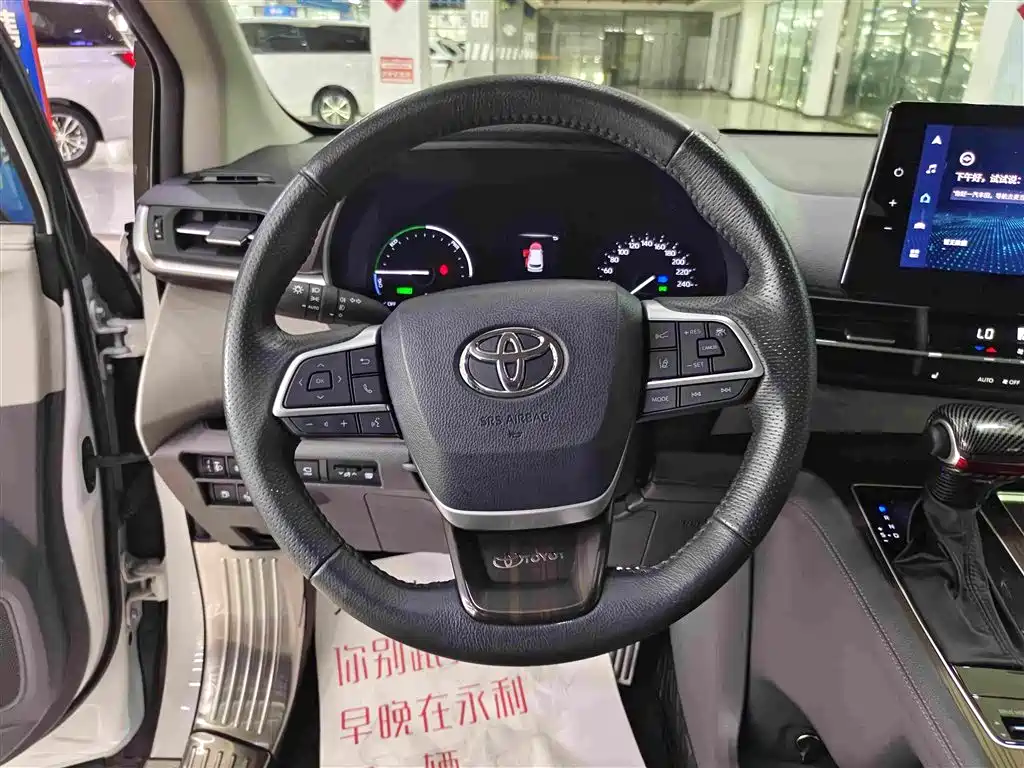 Toyota Granvia — фото 8