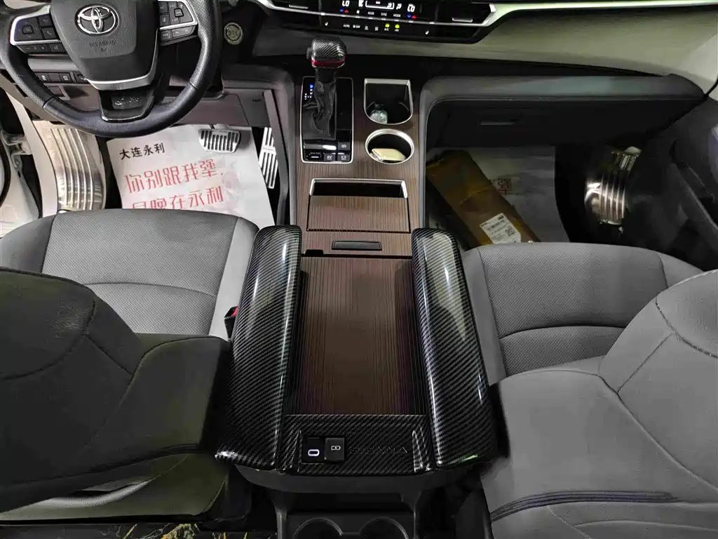 Toyota Granvia — фото 9