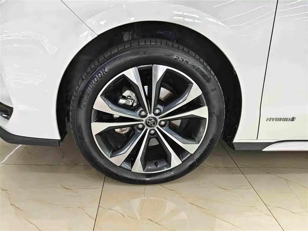 Toyota Granvia — фото 10