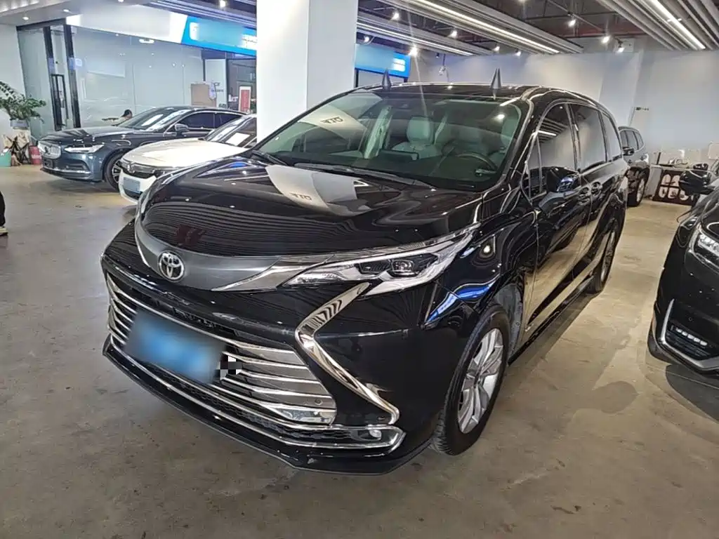 Toyota Sienna — фото 2