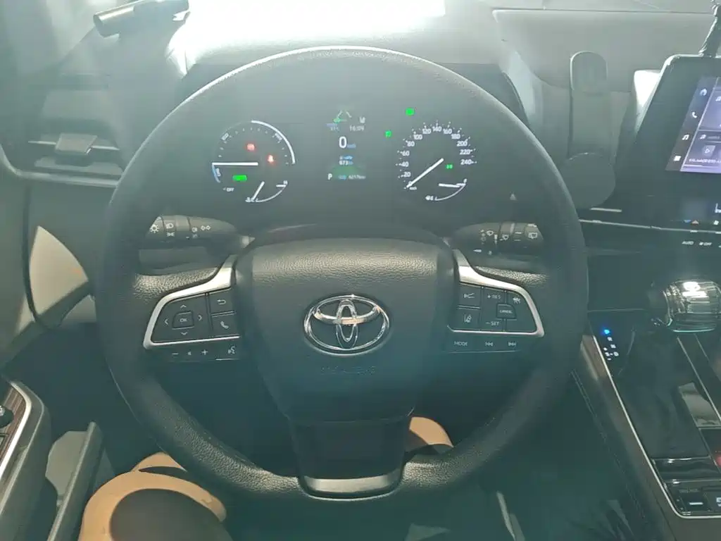 Toyota Sienna — фото 11