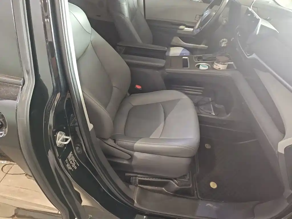 Toyota Sienna — фото 25