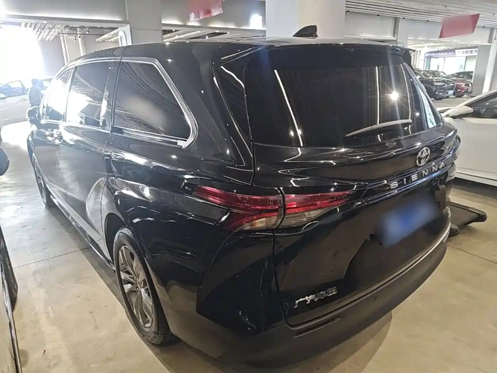 Toyota Sienna — фото 5