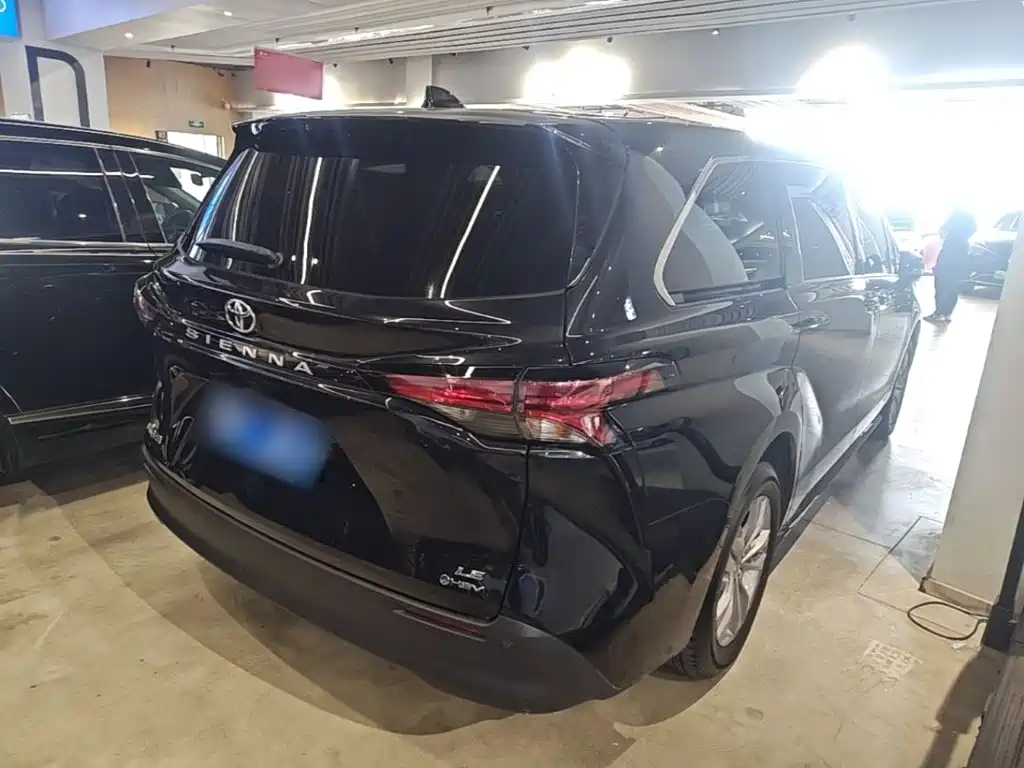 Toyota Sienna — фото 7