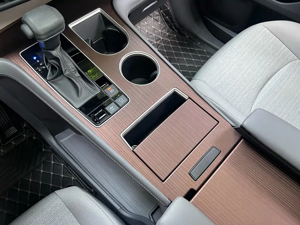 Toyota Sienna — фото 4