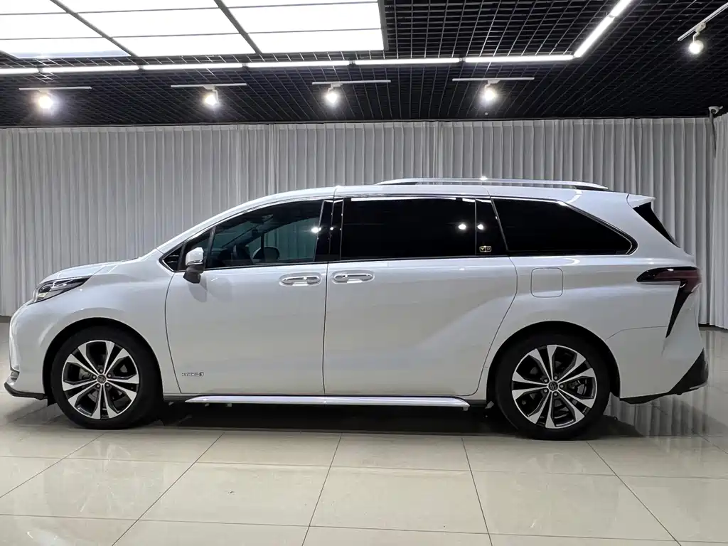 Toyota Granvia — фото 3