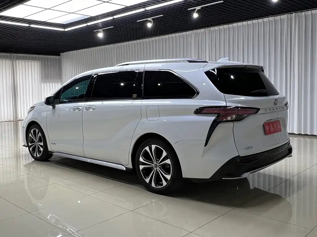 Toyota Granvia — фото 4