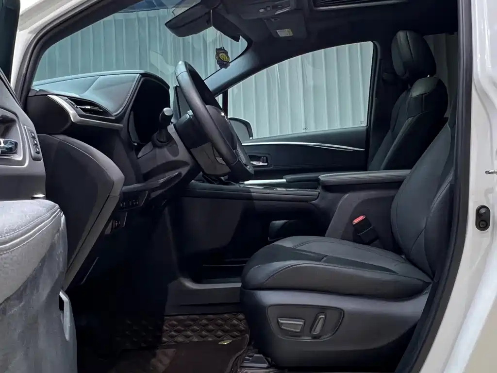 Toyota Granvia — фото 7