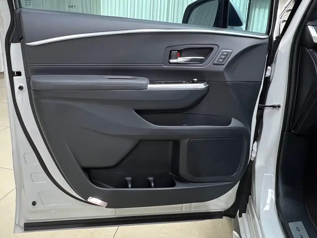 Toyota Granvia — фото 8