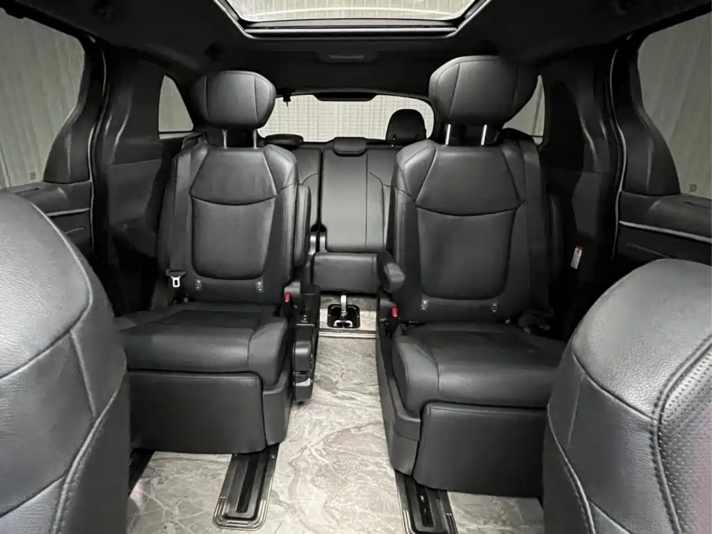Toyota Granvia — фото 9