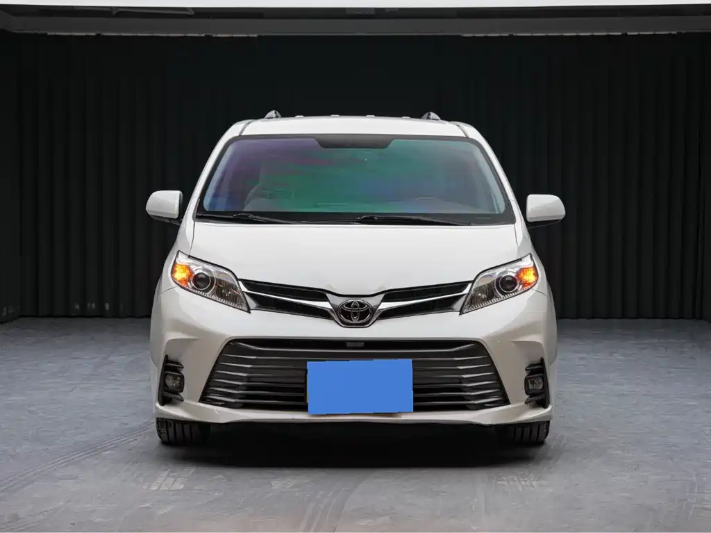 Toyota Sienna — фото 2