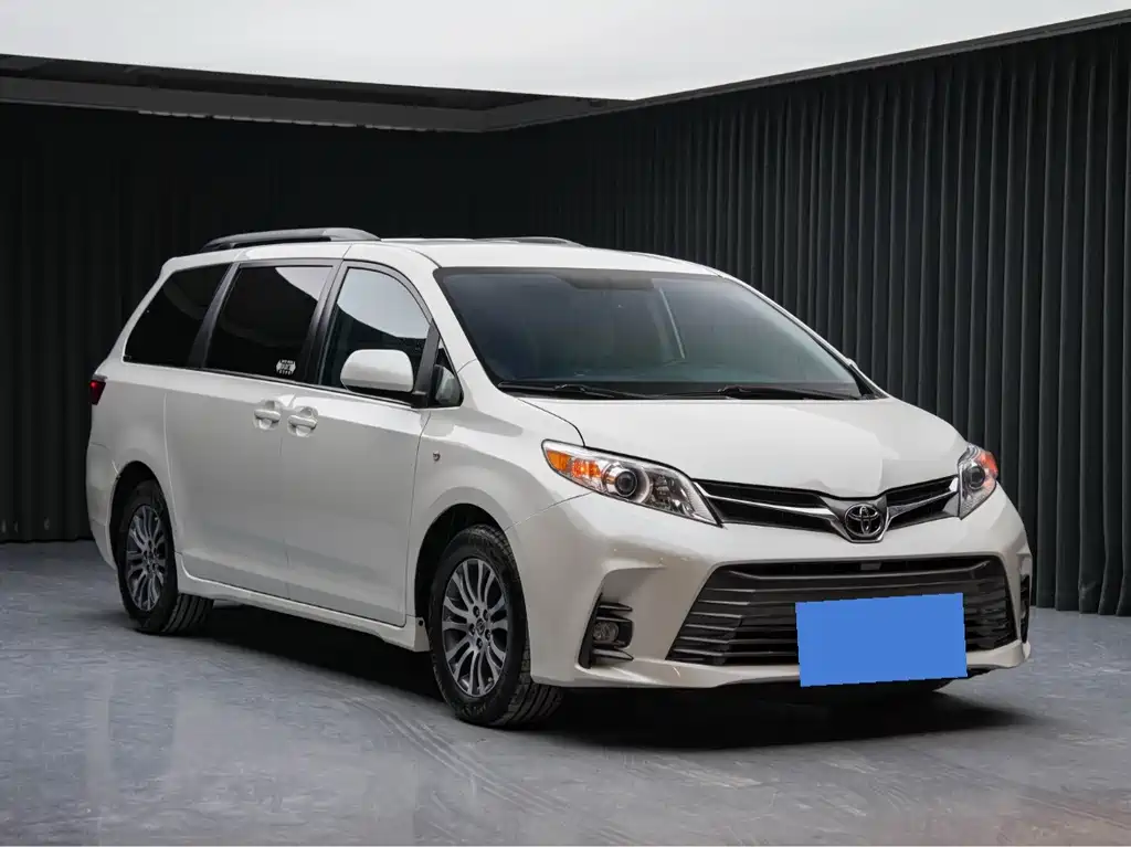 Toyota Sienna — фото 3