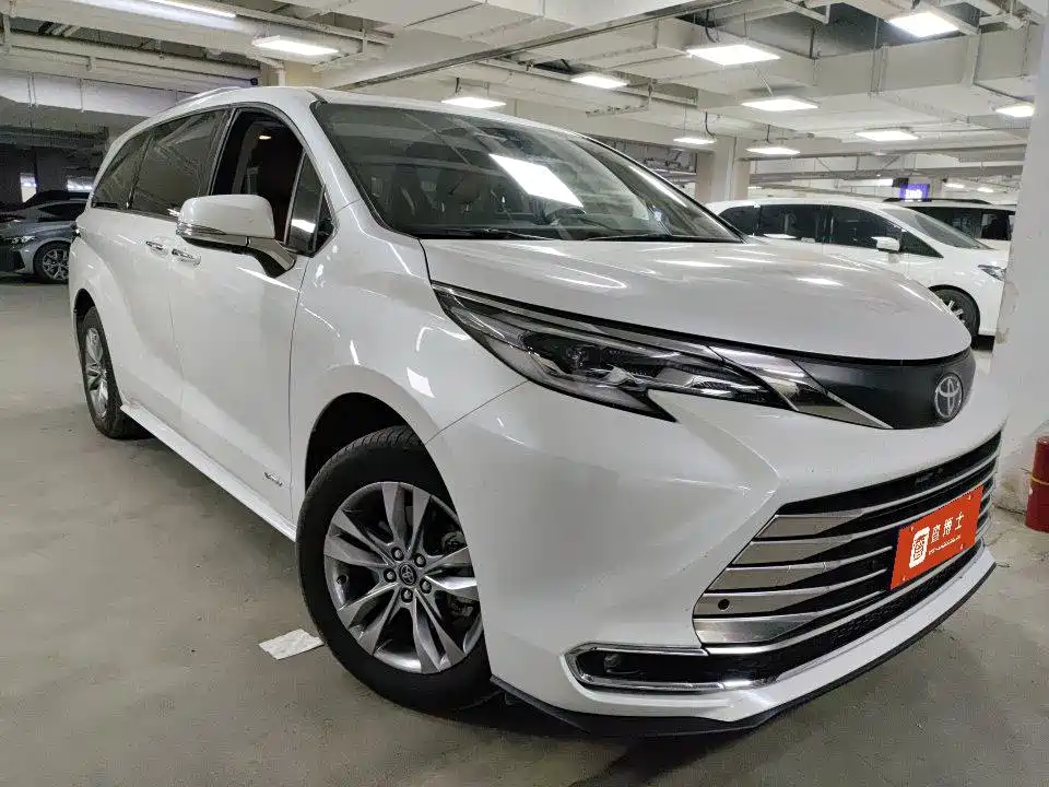 Toyota Sienna — фото 2