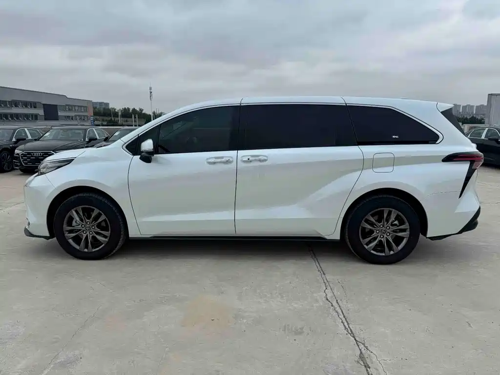 Toyota Sienna — фото 4