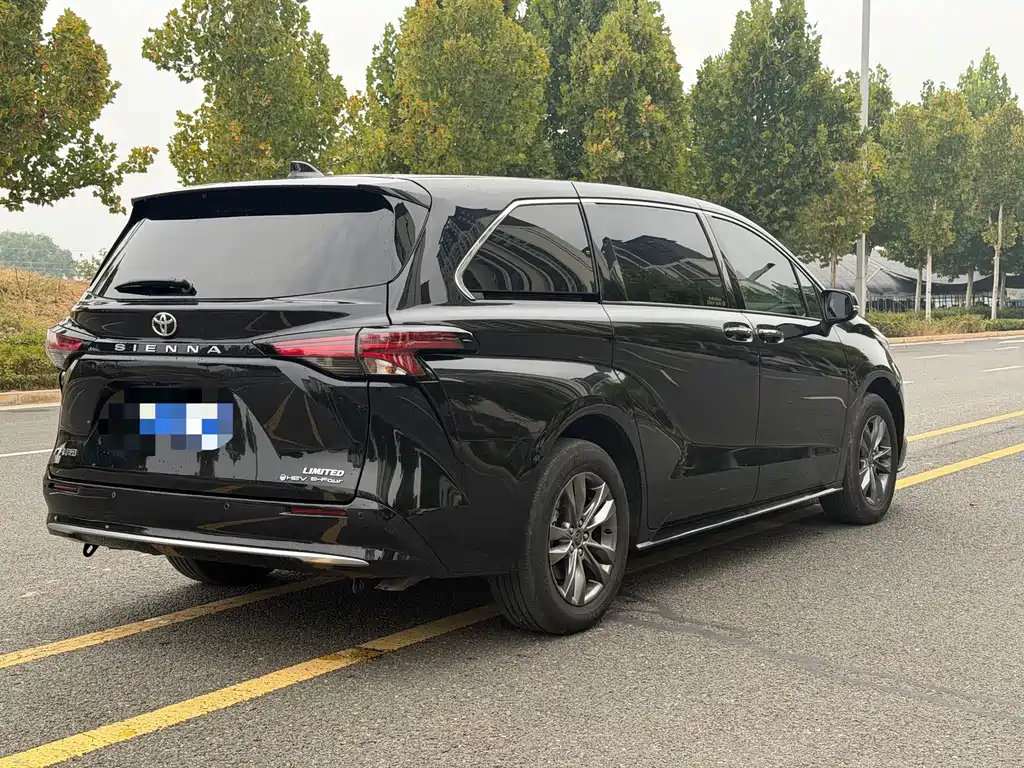 Toyota Sienna — фото 7