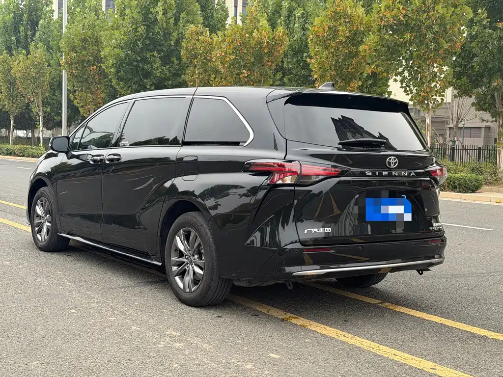 Toyota Sienna — фото 9