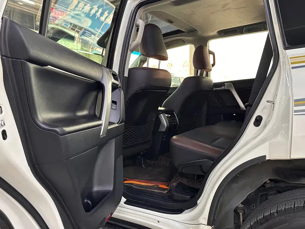 Toyota Prado — фото 4