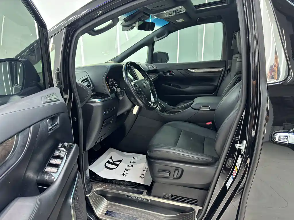 Toyota Vellfire — фото 4