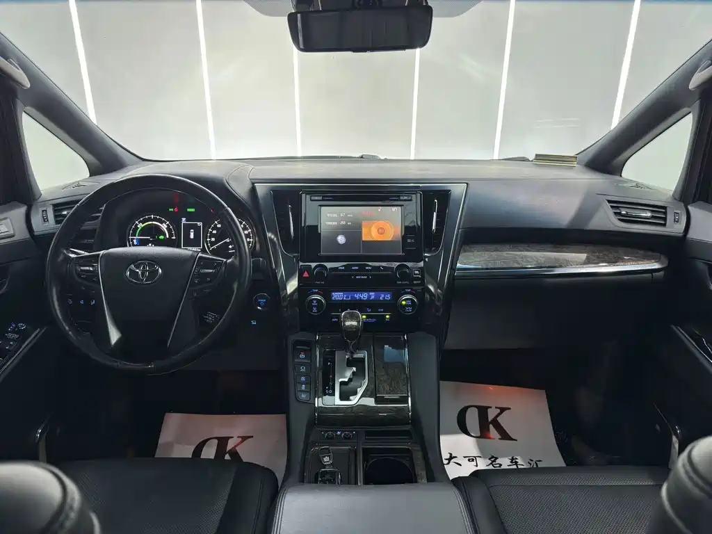 Toyota Vellfire — фото 5