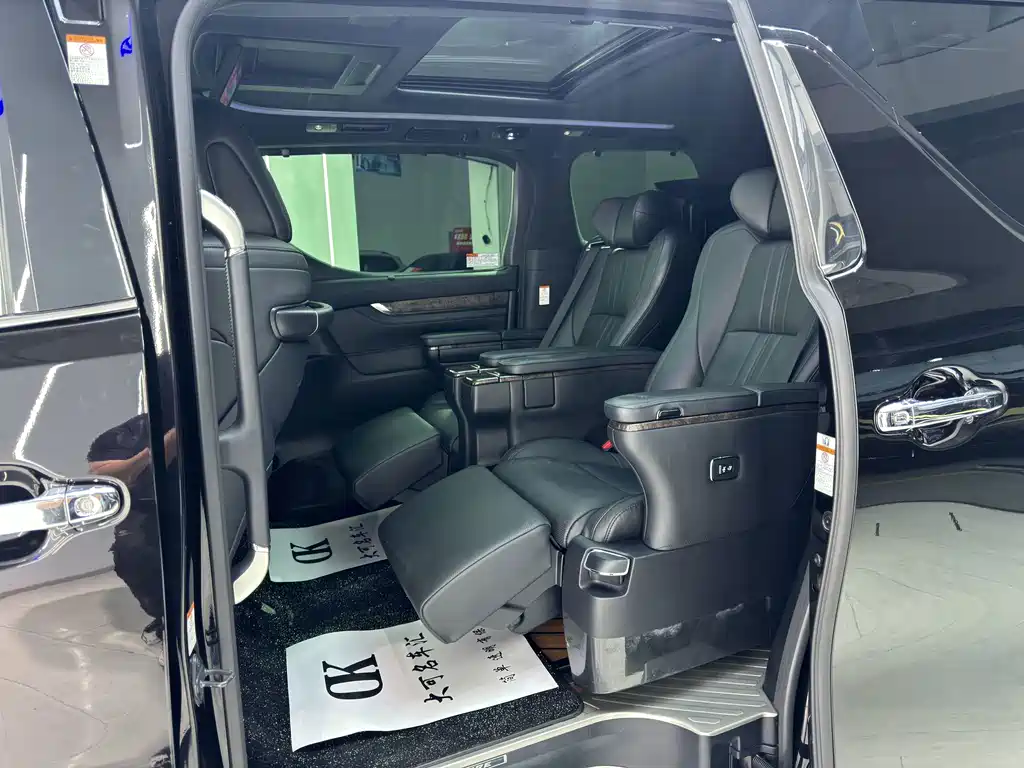 Toyota Vellfire — фото 6