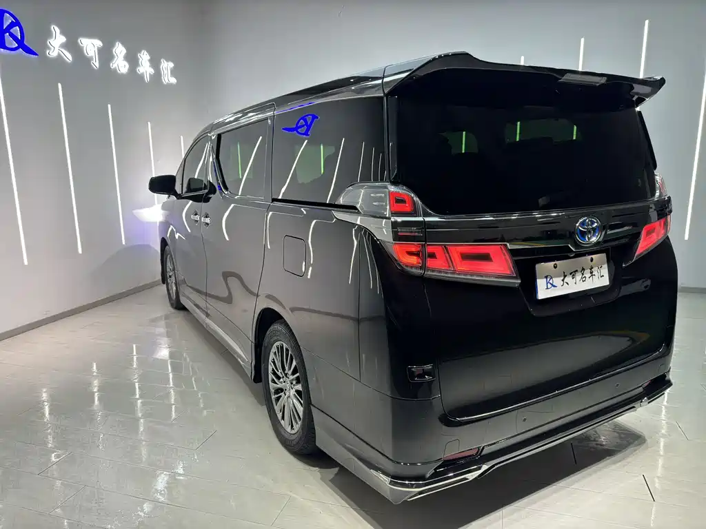 Toyota Vellfire — фото 7
