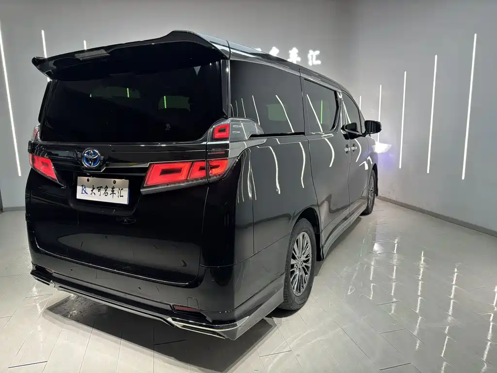 Toyota Vellfire — фото 9