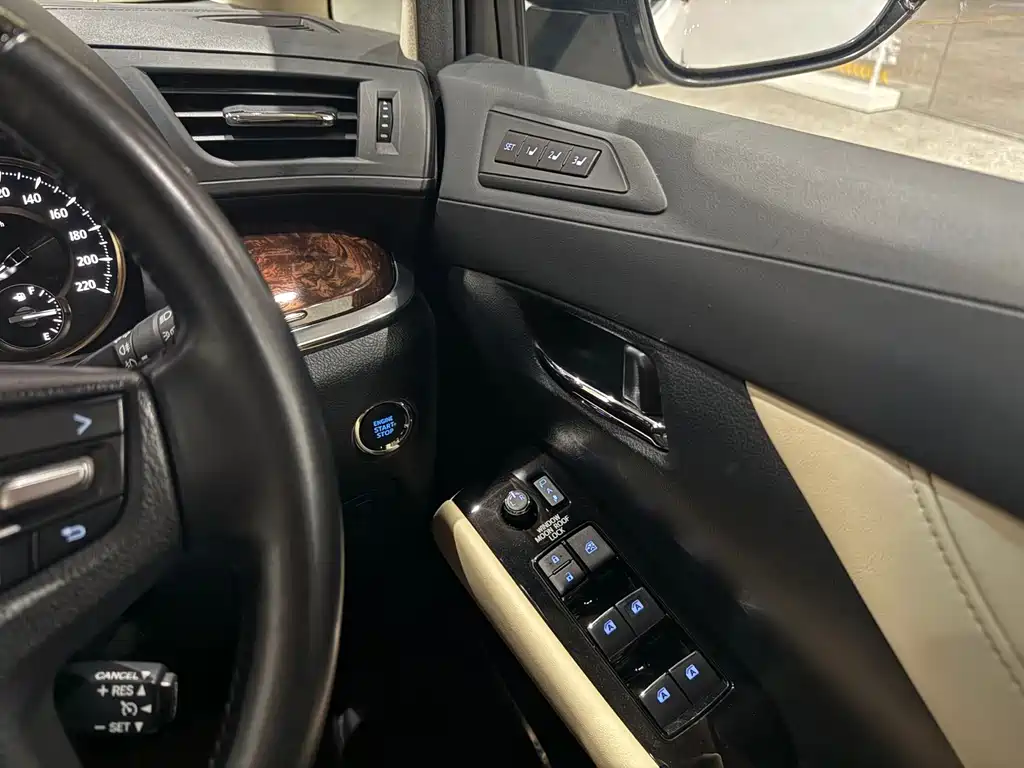Toyota Alphard — фото 13