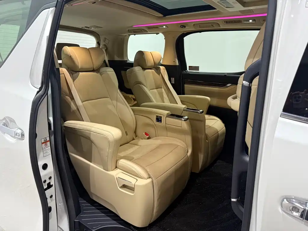Toyota Alphard — фото 15