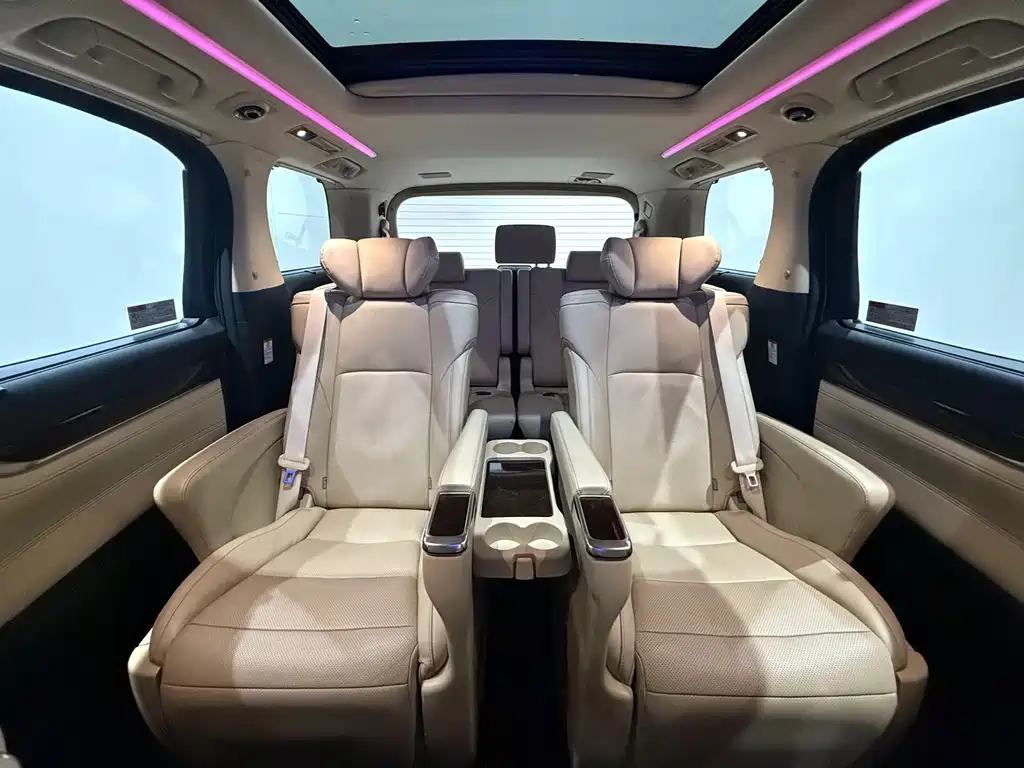 Toyota Alphard — фото 17