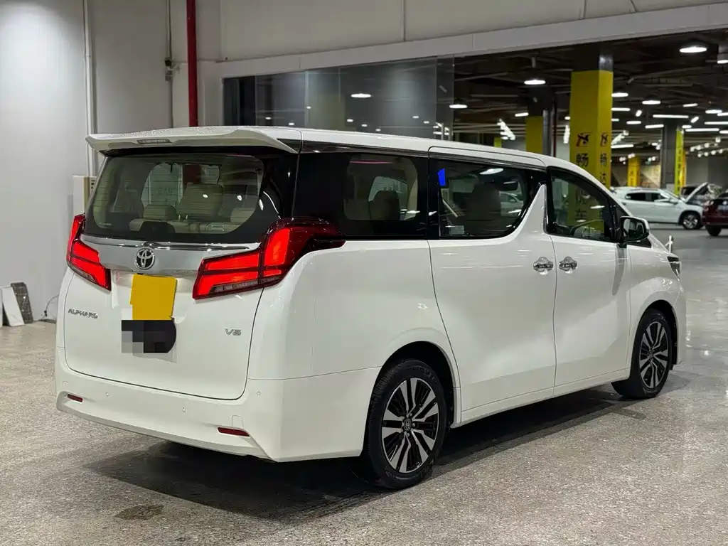 Toyota Alphard — фото 5