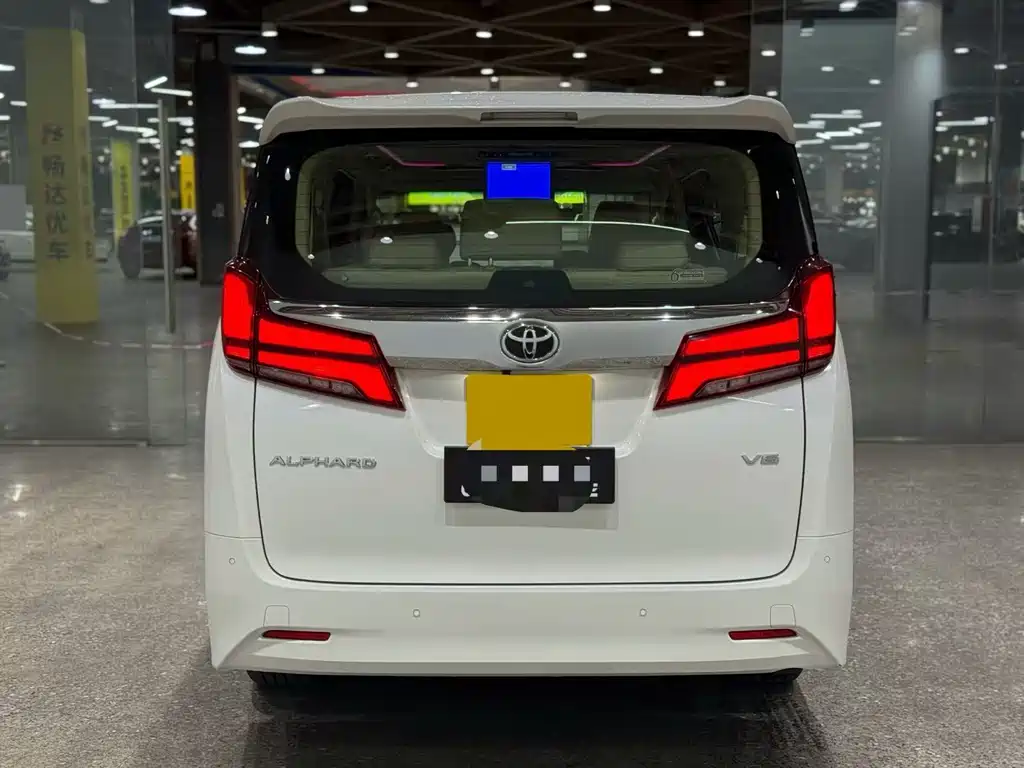 Toyota Alphard — фото 6