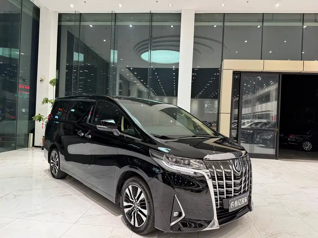 Toyota Alphard — фото 2