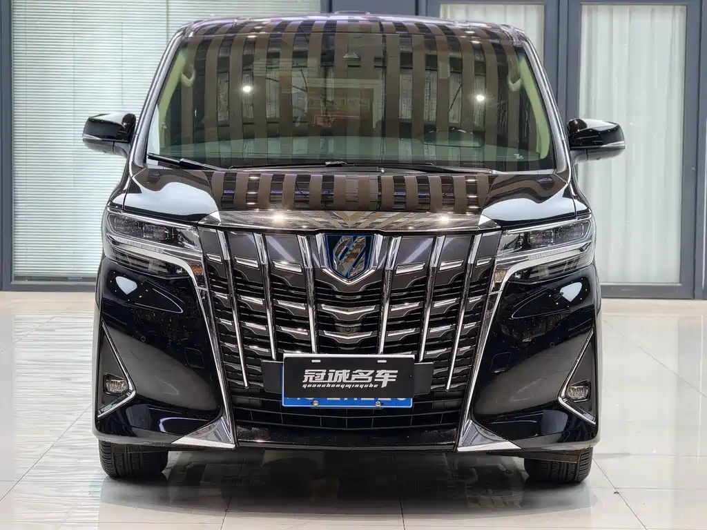 Toyota Alphard — фото 2