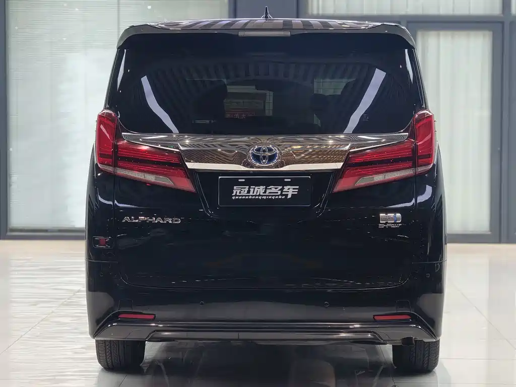 Toyota Alphard — фото 10