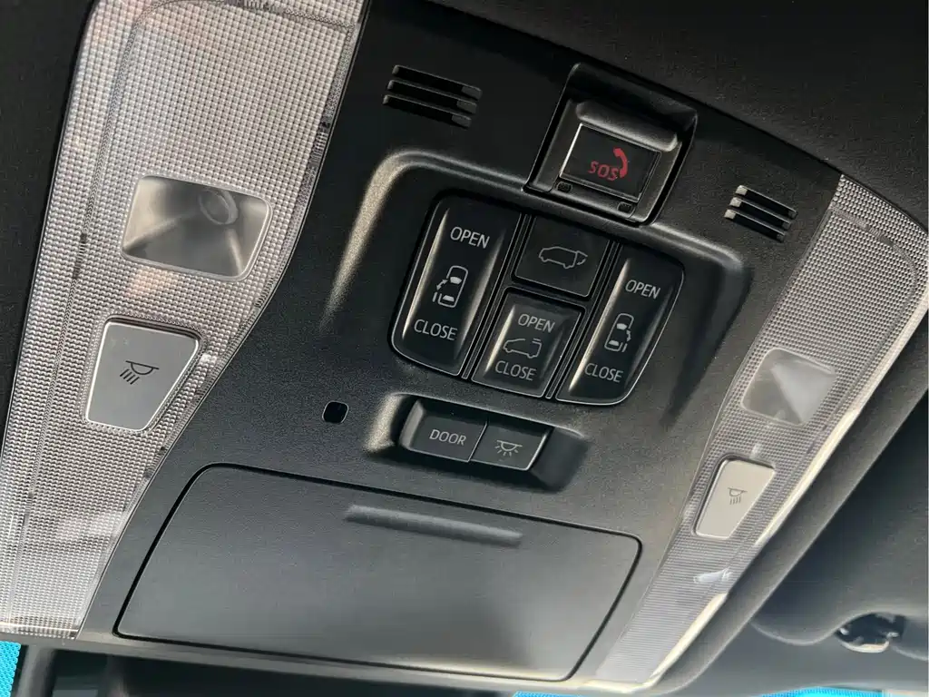 Toyota Alphard — фото 9