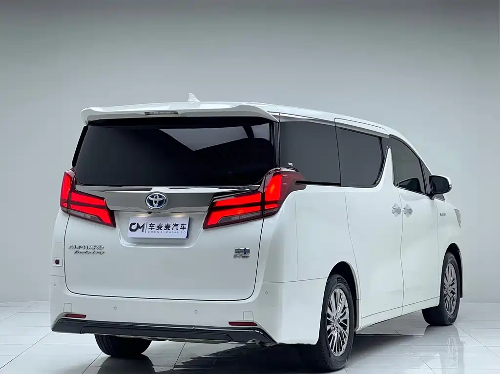 Toyota Alphard — фото 3