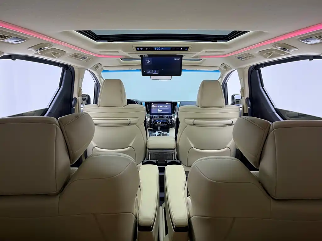 Toyota Alphard — фото 8