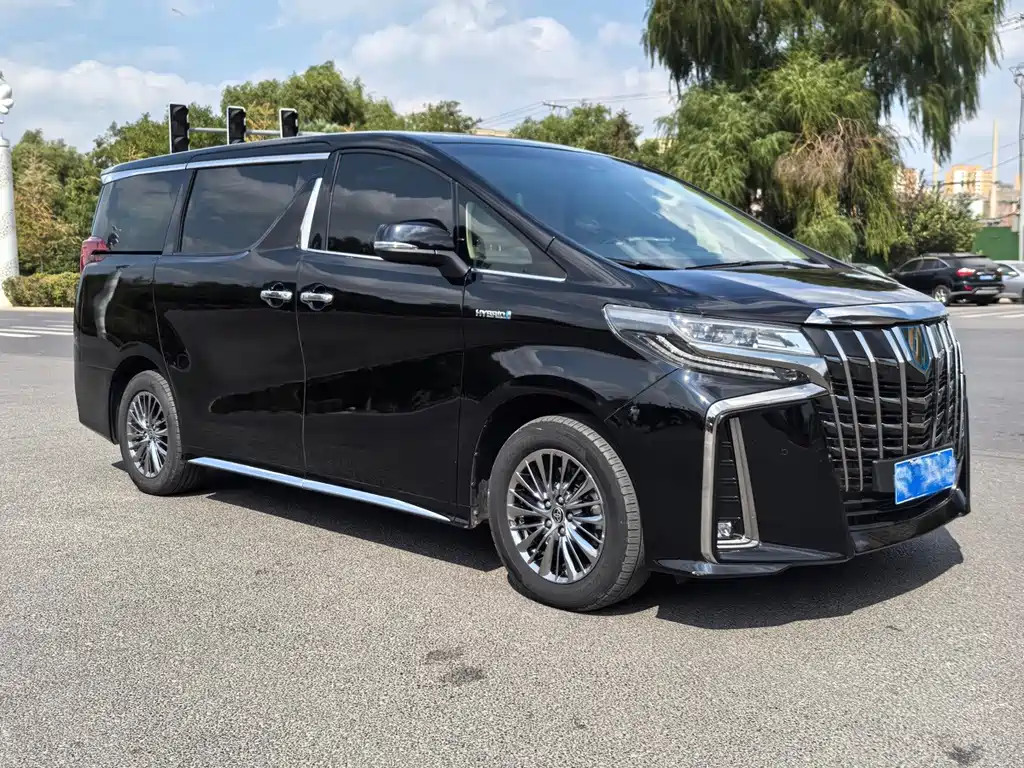 Toyota Alphard — фото 2