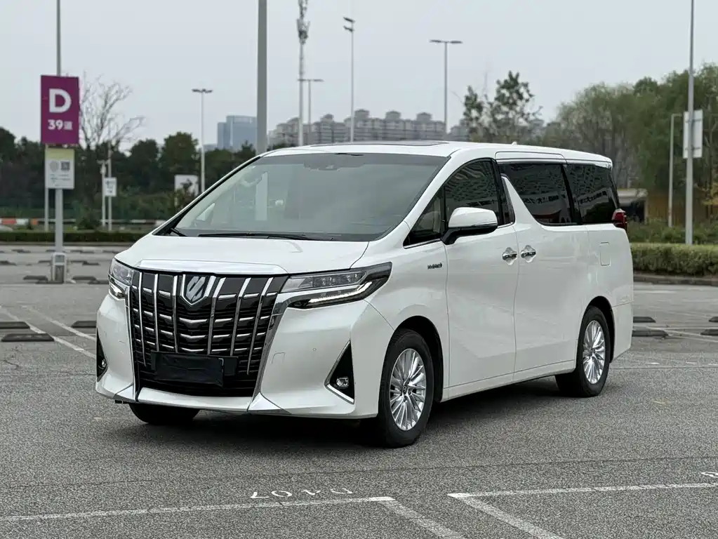 Toyota Alphard — фото 2