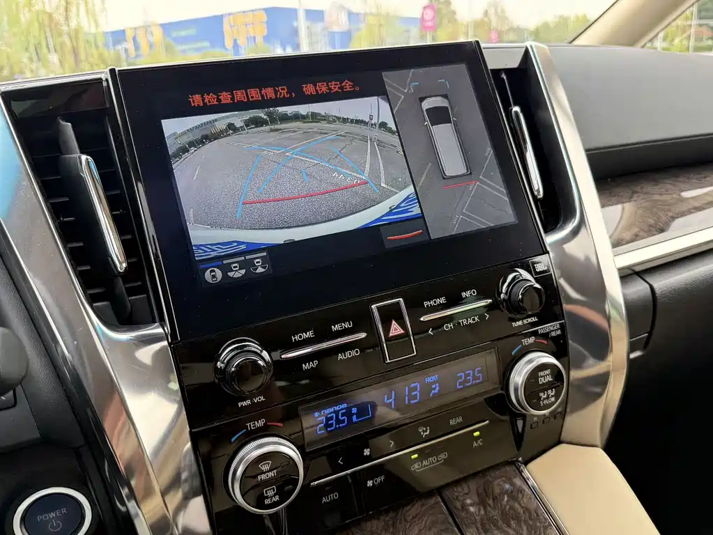 Toyota Alphard — фото 15