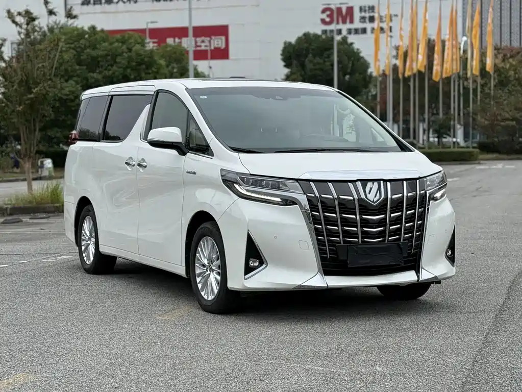 Toyota Alphard — фото 4